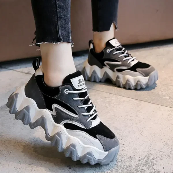 IELGY old shoes female ins tide new students Korean casual casual super fire thick bottom sports shoes New Fashion
