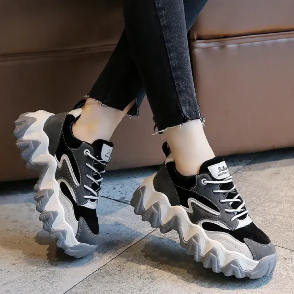 IELGY old shoes female ins tide new students Korean casual casual super fire thick bottom sports shoes New Fashion - Image 2