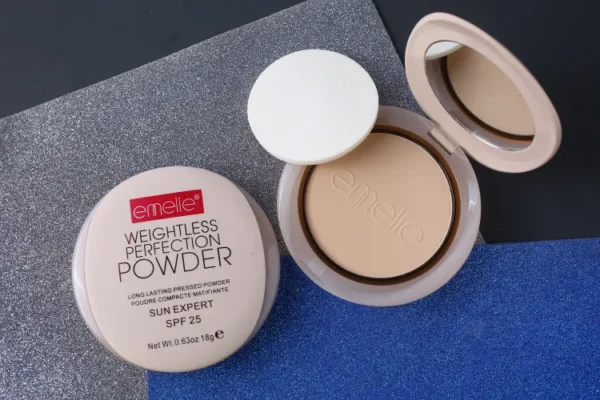 Emelie Cosmetics - Weightless Perfection Compact Powder "SF" - Image 3